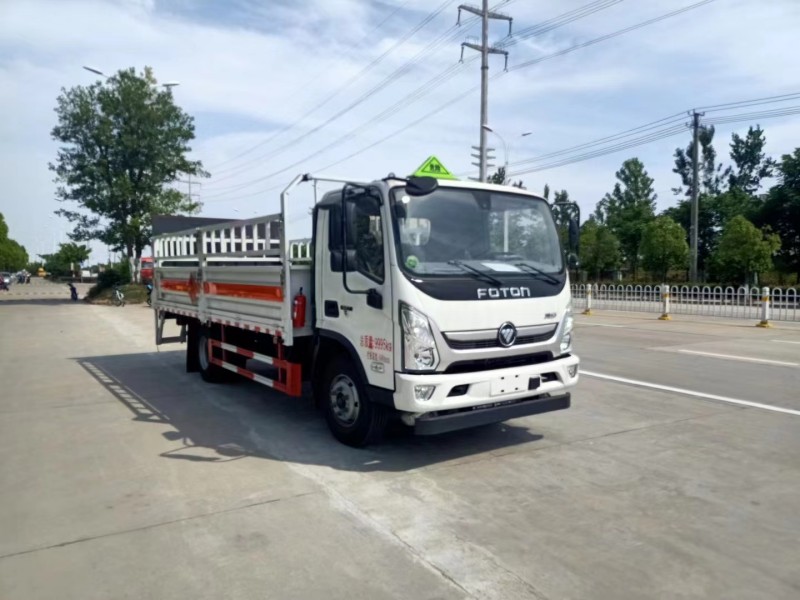 福田奧鈴5.2米氣瓶運(yùn)輸車(chē)