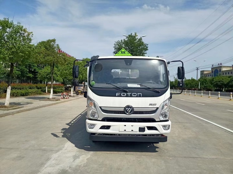 福田奧鈴5.2米氣瓶運(yùn)輸車(chē)
