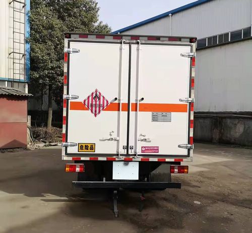 重汽豪沃4米1易燃固體廂式運(yùn)輸車