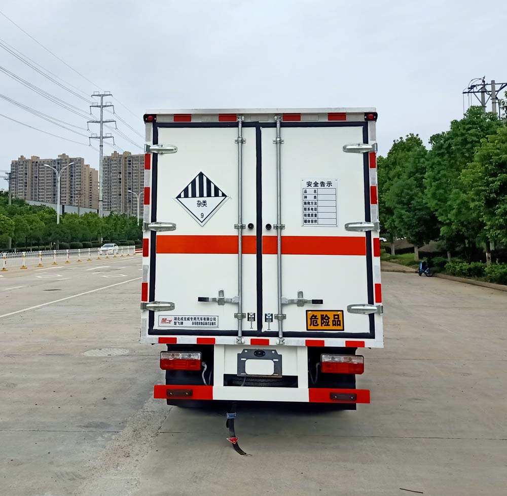 東風途逸3米9雜項危險物品廂式運輸車
